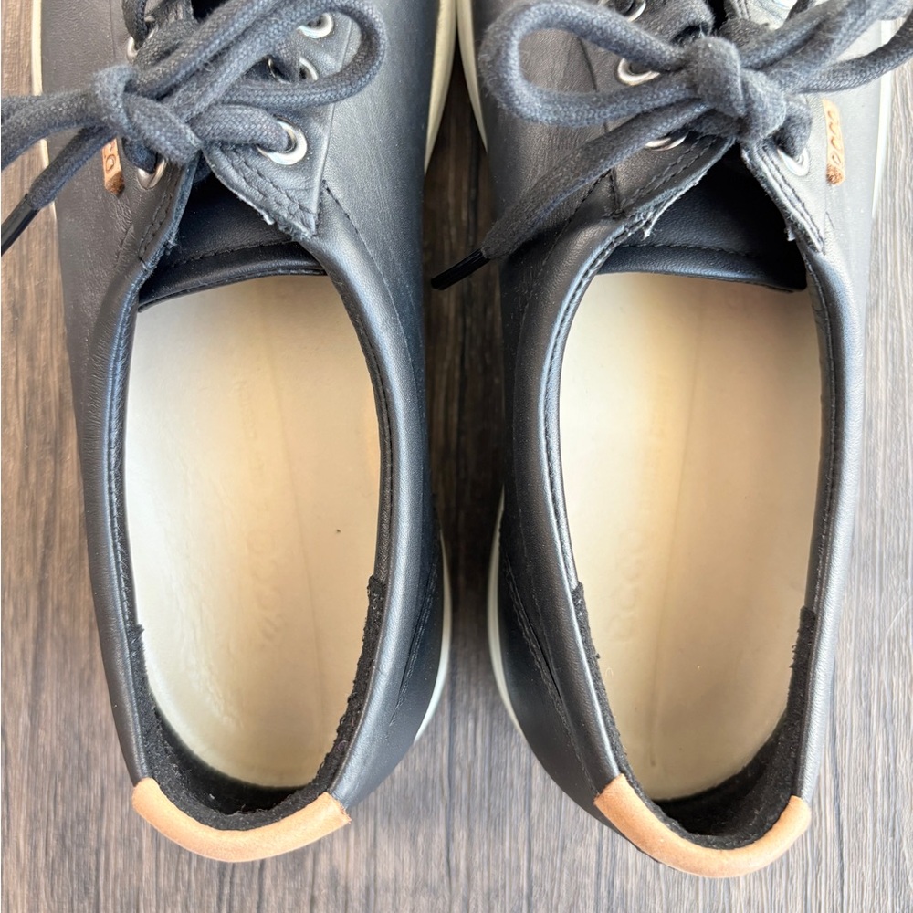 ECCO Women’s Black Leather Soft 7 Sneakers - Picture 7 of 10